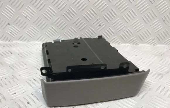 Cup holder front