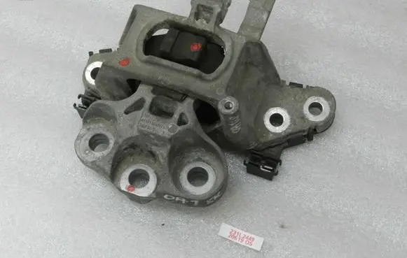Opel Astra K Gearbox mounting bracket 39004955