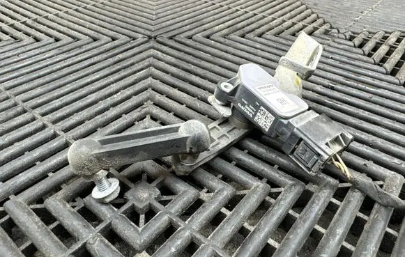 Volvo XC90 Headlight/headlamp level sensor 31360329