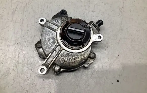 Audi A4 S4 B7 8E 8H Vacuum pump 06D145100E