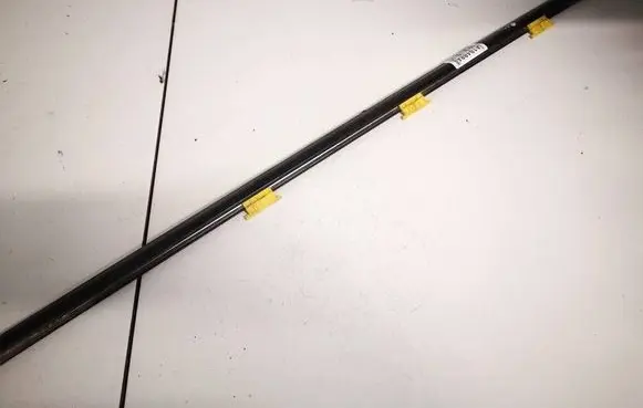 Honda CR-V Front door glass trim molding 