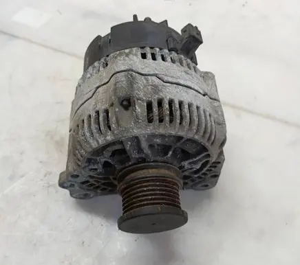 Volkswagen Golf III Generator/alternator 028903028J 0123320038 028903028S