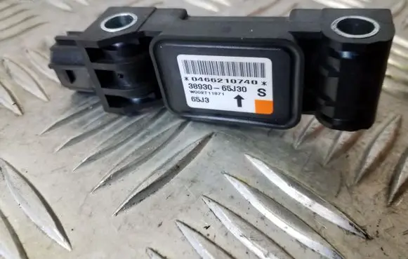 Suzuki Grand Vitara II Airbag deployment crash/impact sensor 3893065J30