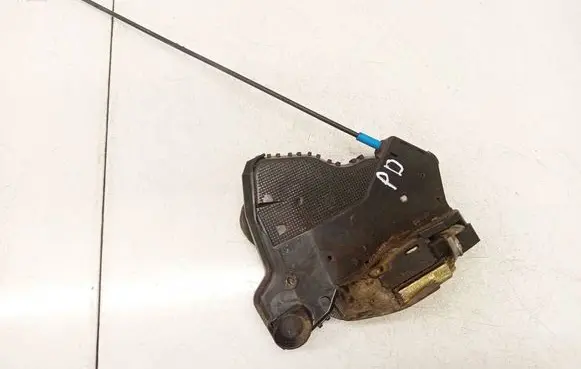 Toyota Avensis T250 Front door lock 