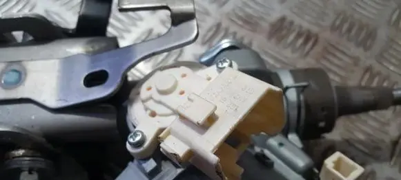 Toyota Avensis T270 Ignition lock contact 