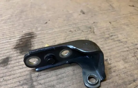 Ford Explorer VI Front door upper hinge 
