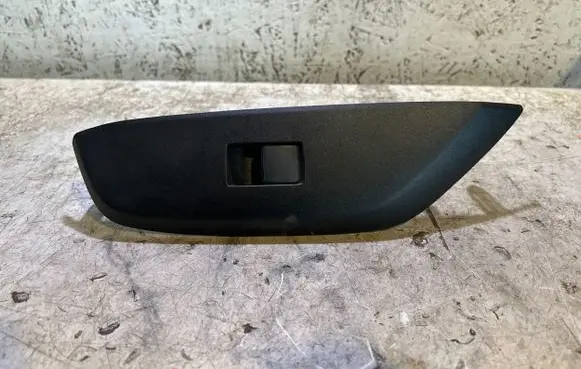 Toyota Yaris Cross Electric window control switch 74231K0080 EC010482