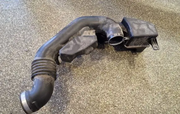 Subaru Legacy Air intake hose/pipe