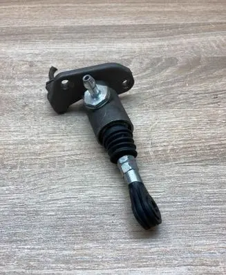 Volkswagen Sharan Clutch master cylinder 31218215