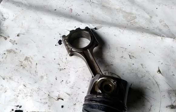 Volvo S60 Piston with connecting rod