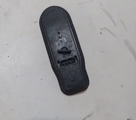 BMW 5 E39 Tail light bulb cover holder 2496339