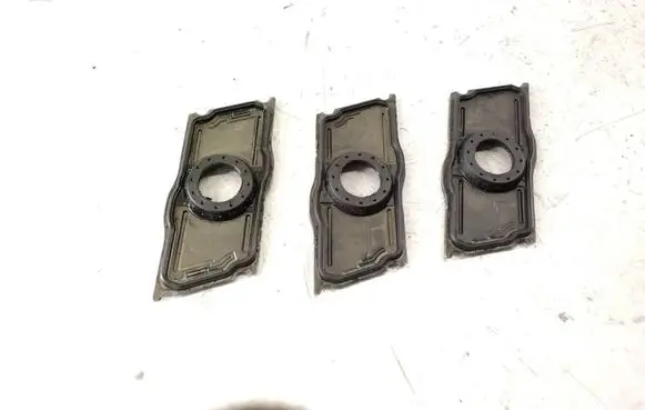 Volkswagen Touareg I Fuel Injector clamp holder 059103113E