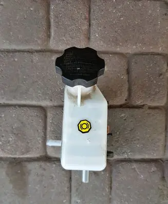Hyundai Tucson JM Master brake cylinder