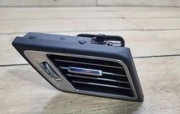 Mercedes-Benz E C207 W207 Dashboard side air vent grill/cover trim A2078300100