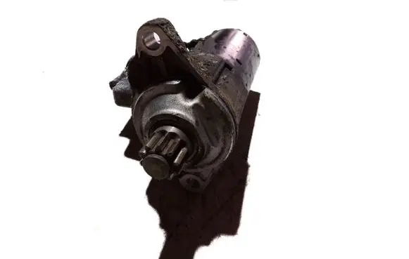 Volkswagen Golf V Starter motor 0001121412 02E911023J