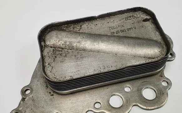 Mercedes-Benz B W245 Engine oil radiator A6401800765