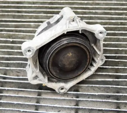 BMW 1 F20 F21 Engine mount bracket 6859412