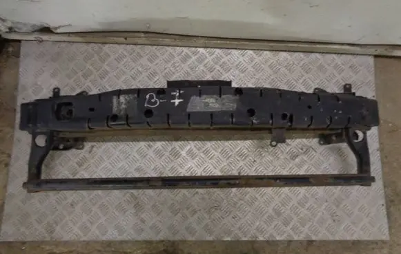 Volkswagen PASSAT B7 Front bumper cross member 