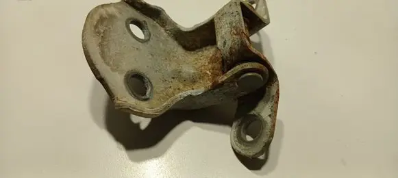 Toyota Land Cruiser (BJ70) Front door lower hinge