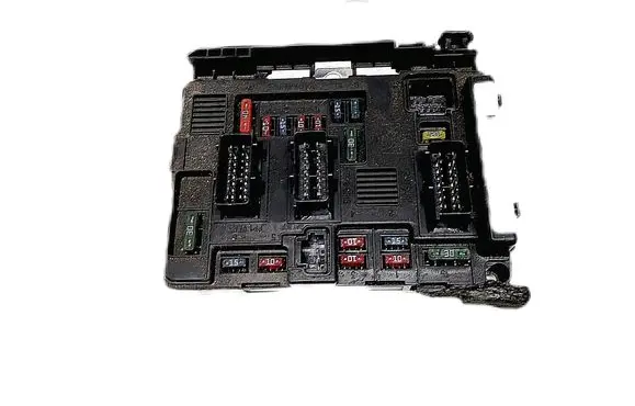 Citroen C3 Fuse module 9643498780
