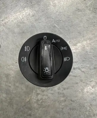 Skoda Octavia Mk3 (5E) Tailgate/trunk/boot open switch 