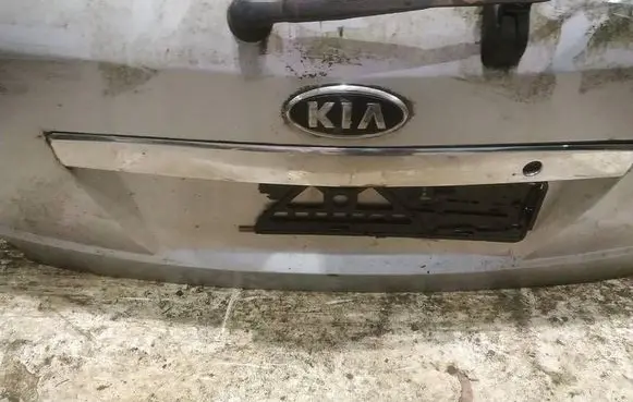 KIA Sorento Trunk door license plate light bar 