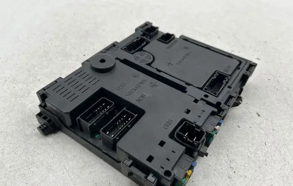 Peugeot 206 Fuse module 9626460880