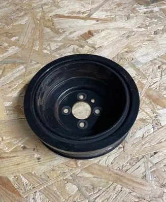 Volkswagen PASSAT B6 Crankshaft pulley 03G105243C