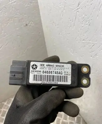 Chrysler Grand Voyager IV Airbag deployment crash/impact sensor 04686748AG 5WY71910 TDS2702C2284