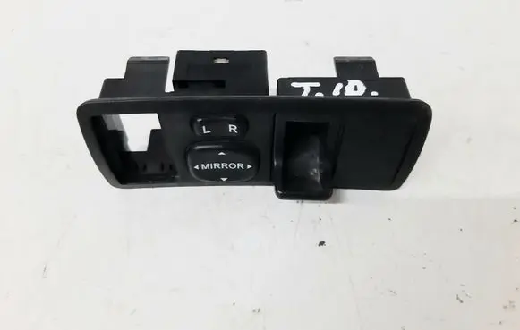 Toyota Corolla Verso E121 Wing mirror switch