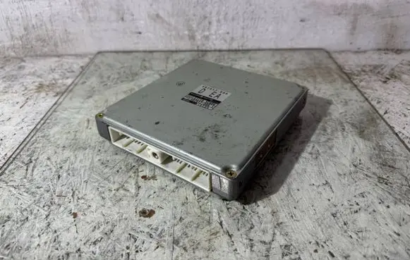 Nissan Patrol Y61 Engine control unit/module 407917009 23710VC600