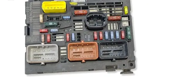 Citroen C4 I Fuse module 9664706280