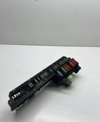 BMW 5 E60 E61 Fuse module 6957330