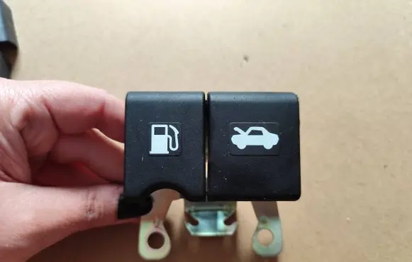 Nissan Note (E11) Engine bonnet (hood) release handle 