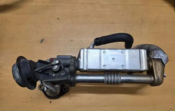 Mazda CX-7 EGR valve cooler R2AX20304 01010A000047