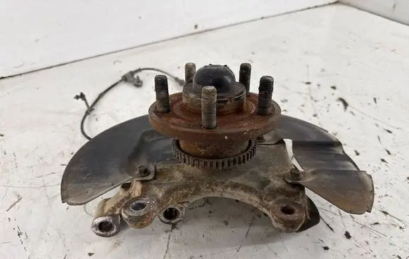 Ford Mustang VI Front wheel hub FR3C3107A