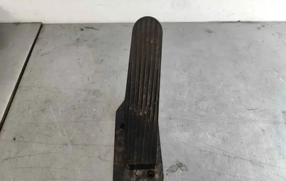 Maserati Quattroporte Accelerator throttle pedal 196819