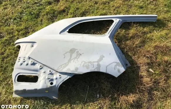 Toyota Avensis T270 Side car body part 56788878
