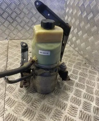Ford Focus Power steering pump 4M513K514AD
