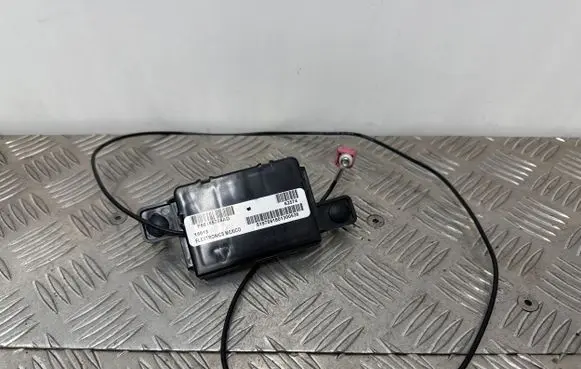 Dodge Durango III Radio antenna P68185768AD 18013