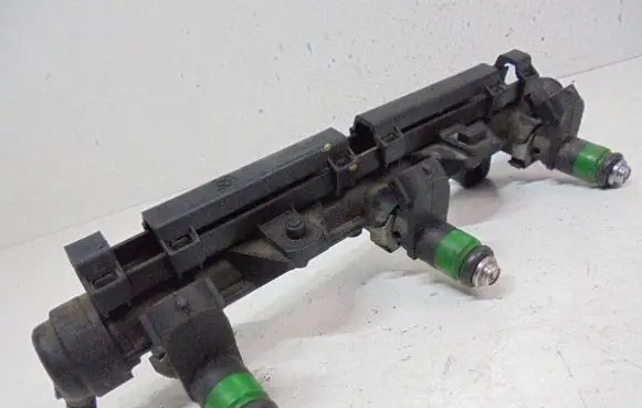 Skoda Fabia Mk1 (6Y) Fuel injector 03E906031