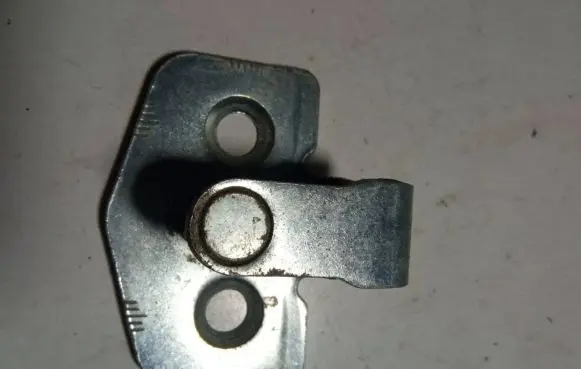 Nissan X-Trail T30 Rear door lock loop/hook striker 98336