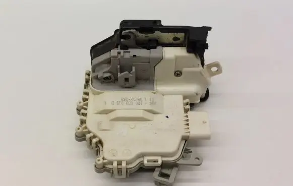 Seat Leon (1P) Rear door lock 1P0839015D
