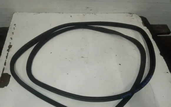 Subaru B9 Tribeca Trunk rubber seal (body) 