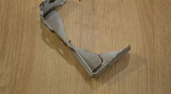 Headlight/headlamp mounting bracket