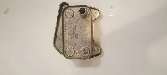 Mercedes-Benz C W203 Oil filter mounting bracket A6121880101