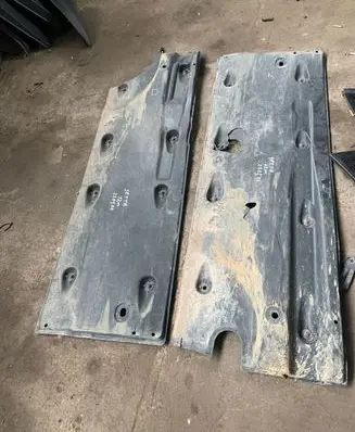 Volkswagen Jetta VI Center/middle under tray cover 