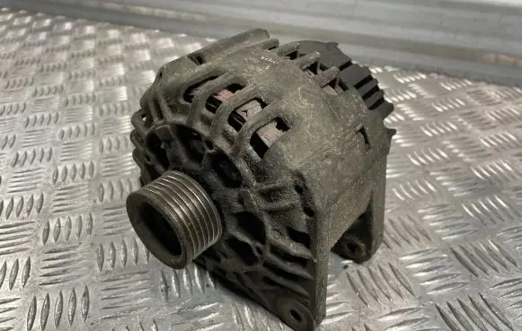 Opel Vivaro Generator/alternator
