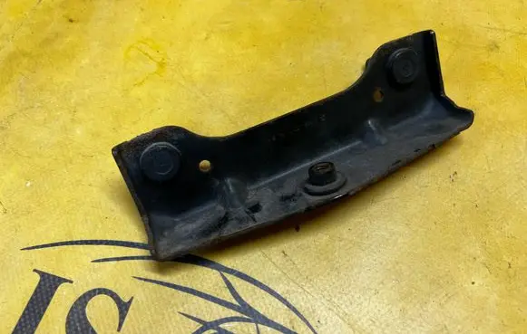 Mercedes-Benz GL X166 Muffler mount bracket/holder A1664700181