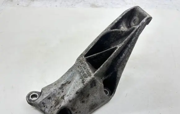 Audi A6 S6 C6 4F Engine mounting bracket 4F0199307R